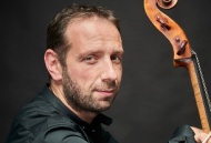 Играет Борис Андрианов