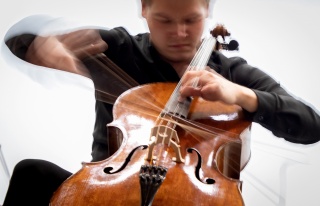 С настоящим триумфом прошло первое выступление в Петрозаводске виолончелиста Василия Степанова