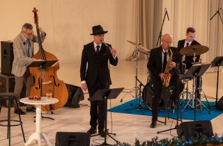 Новогодний вечер с хитами Фрэнка Синатры.