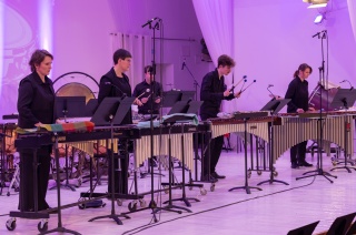 На сцене – вся семья ударных инструментов.