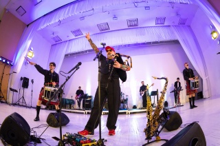 Взрыв эмоций средь морозного оцепенения.