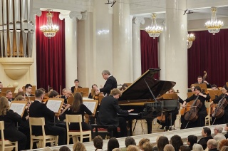 Симфонический оркестр филармонии выступил в Санкт-Петербурге.